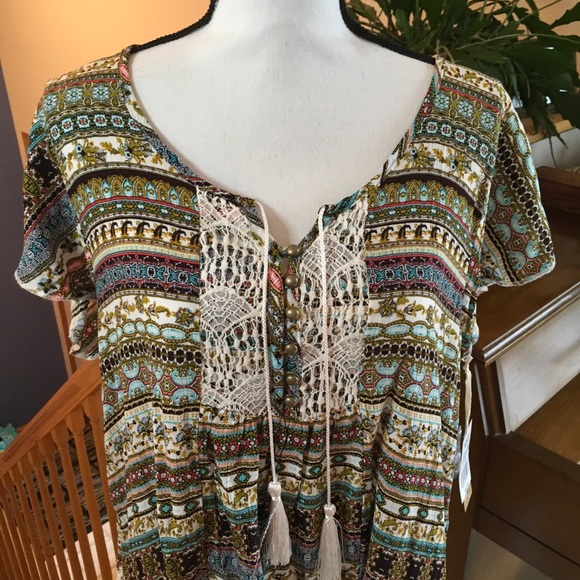 Tunic with Lace Sides by World Unity, Size Large - Picture 2 of 8